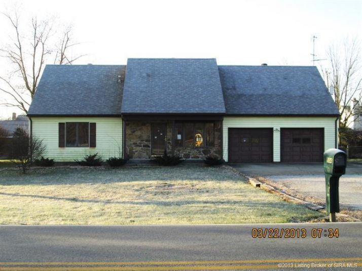 934 Potters Ln, Clarksville, IN 47129