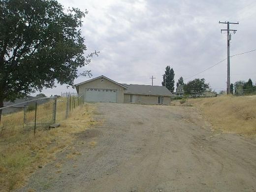 Leah, Tehachapi, CA 93561