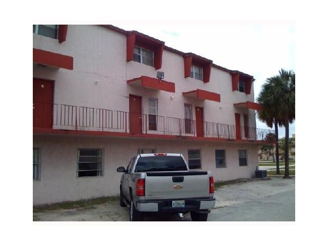 1940 NW 4 CT # 9, Miami, FL 33136