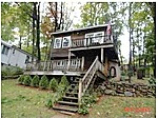 Williams, Holland, MA 01521