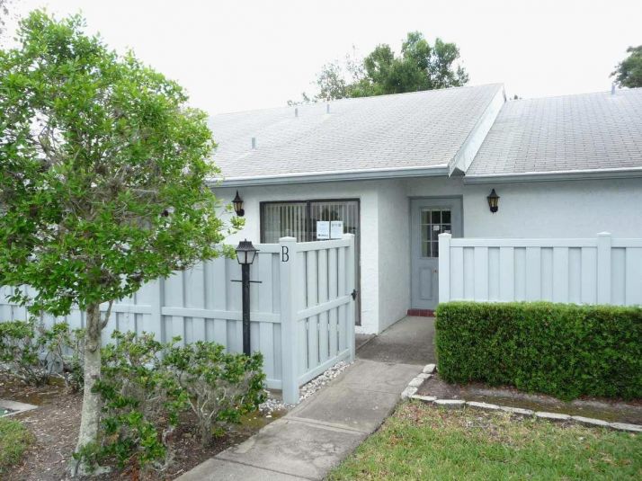 1398 Pine Ridge Cir E Unit B-8, Tarpon Springs, FL 34688