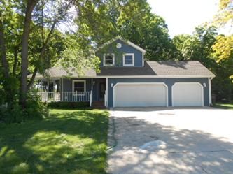6610 Edgemere Dr, Waterford, WI 53185