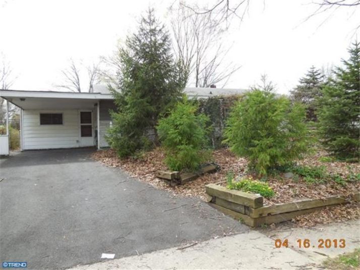 71 Tulip Ln, Levittown, PA 19054