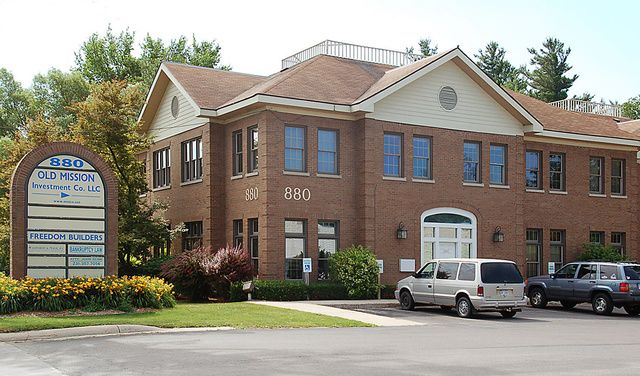 880 Munson Ave, Traverse City, MI 49686