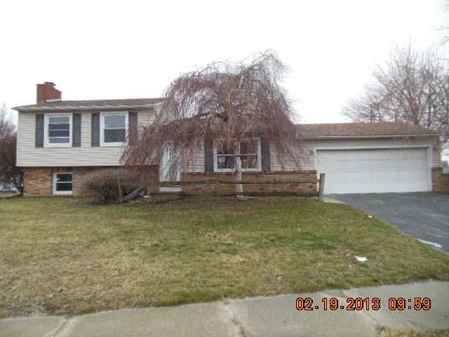 2424 Jamestown Dr, Northwood, OH 43619