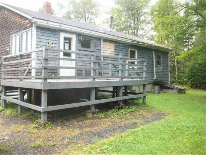 33 Franklin Rd, Hancock, ME 04640