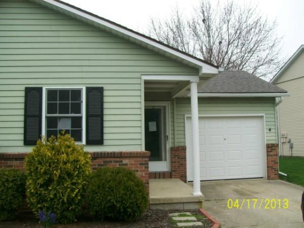 4 Augusta Dr, Bowling Green, OH 43402