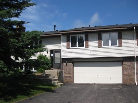 2888 Castleford Cou, Saint Paul, MN 55125