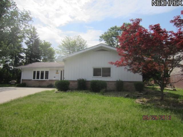 6721 Sandy Hook Dr, Cleveland, OH 44134