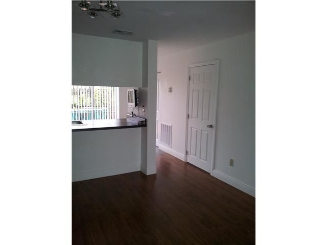 10900 NW 7 ST # 2, Miami, FL 33172