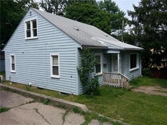 20 Crescent Dr, Kalamazoo, MI 49001