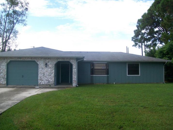 586 Nw Argosy Ave, Port Saint Lucie, FL 34983