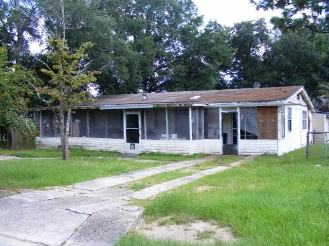 6413 Walnut Street, Milton, FL 32570