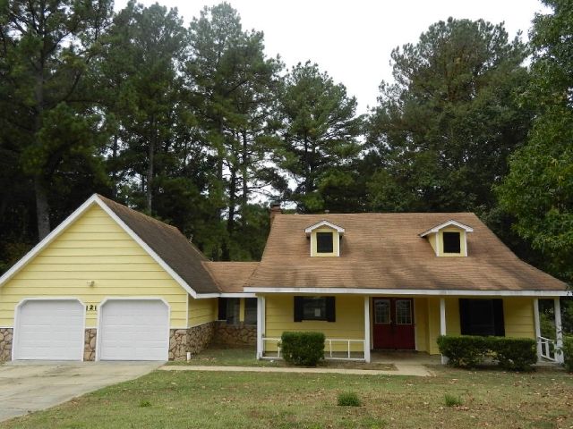 121 Longwood Dr, Clinton, MS 39056