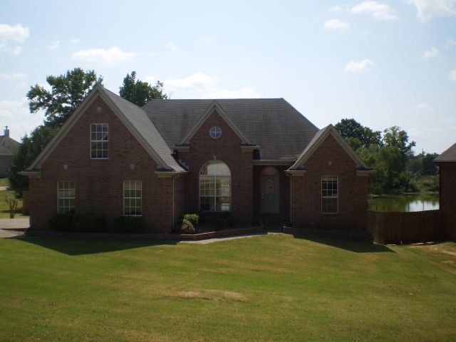 5563 Lake Front Dr, Horn Lake, MS 38637