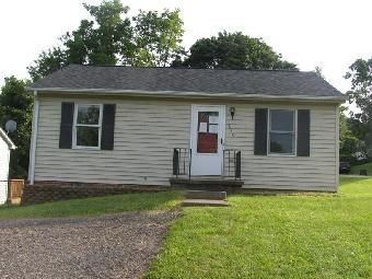 1010 Hickory St, Staunton, VA 24401