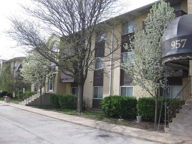 957 Charlela Ln Apt 214, Elk Grove Village, IL 60007