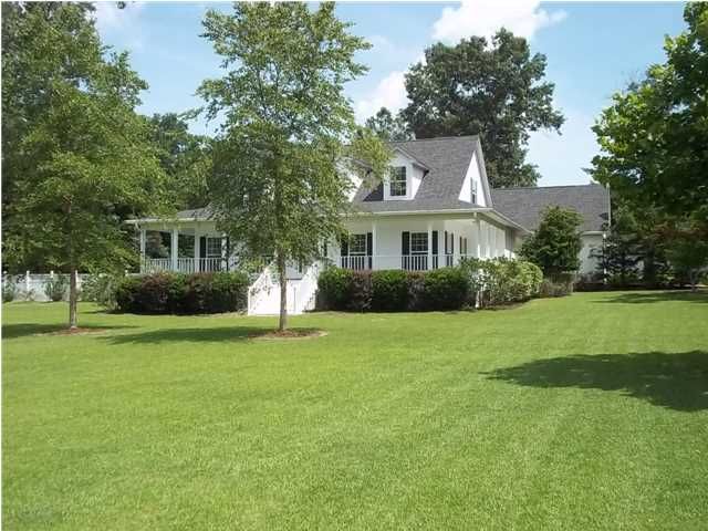 500 Man O War Cir, Cantonment, FL 32533