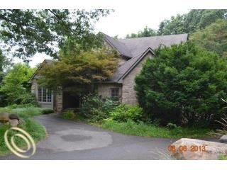 6078 Stonegate Dr, Brighton, MI 48116