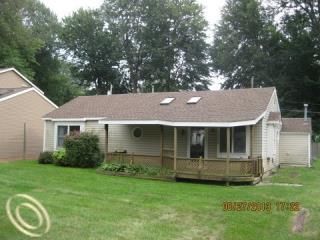 33849 Rhonswood St, Farmington, MI 48335