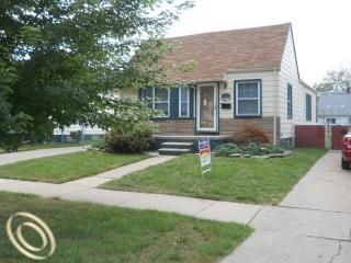 2064 Electric St, Wyandotte, MI 48192