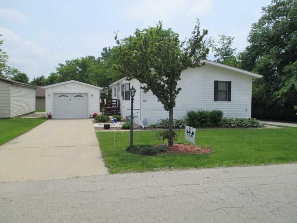 407 Oak Lodge Road, Waterford, WI 53185