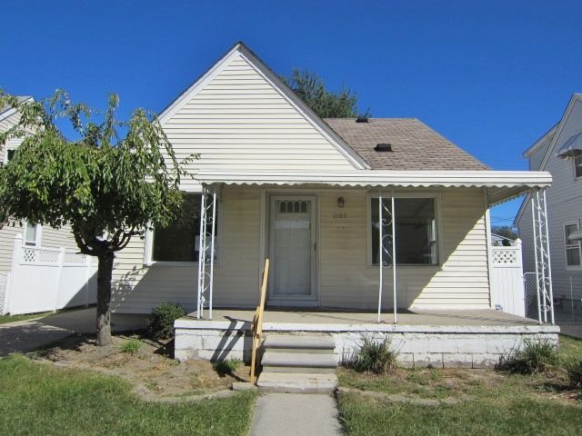 1103 10th St, Wyandotte, MI 48192