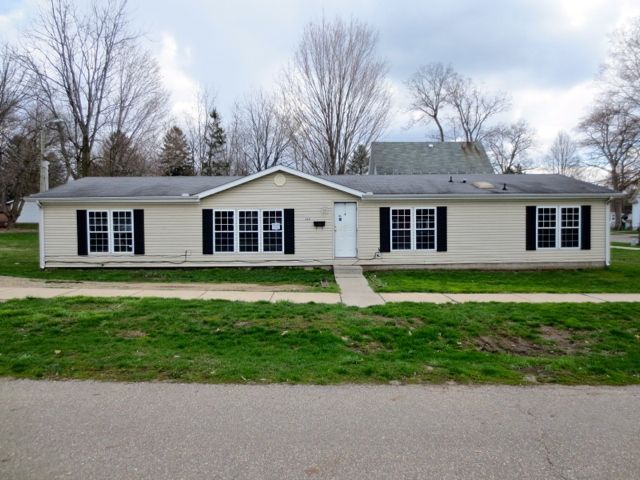 325 S Fulton St, Cassopolis, MI 49031