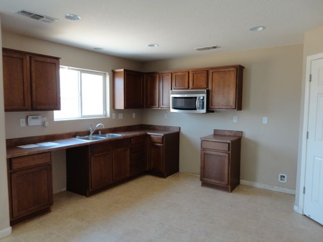 519 S Kona Avenue, Fresno, CA 93727