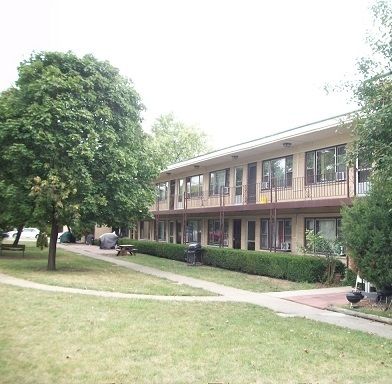 16 King Arthur Ct Apt 15, Melrose Park, IL 60164