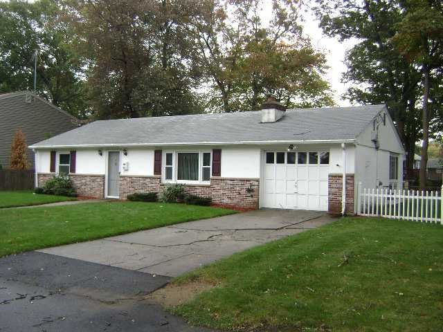 16 May Ave, Warwick, RI 02889