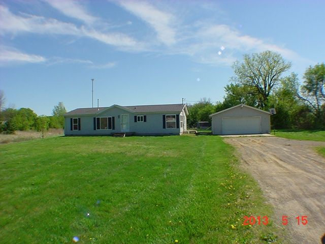 4752 E River Rd, Freeland, MI 48623