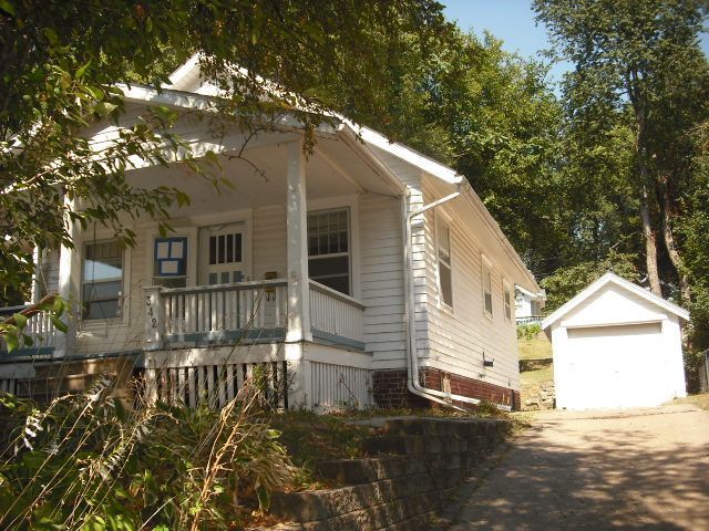 342 21st St NE, Cedar Rapids, IA 52402