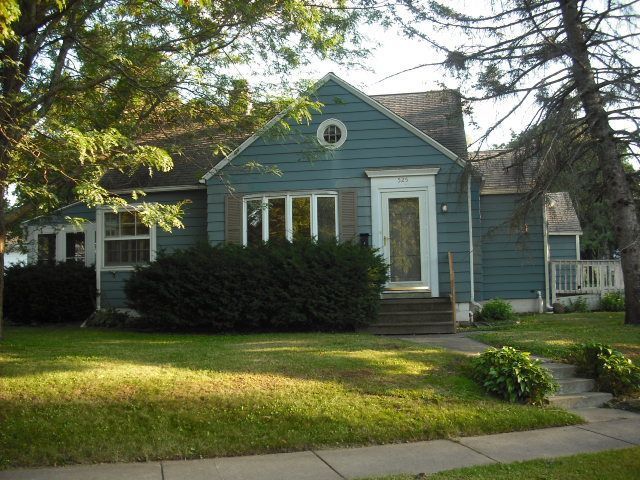 525 24th St NE, Cedar Rapids, IA 52402