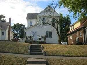761 9th Ave S, Clinton, IA 52732