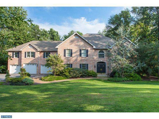 18 HIGHLAND DR, Fleetwood, PA 19522