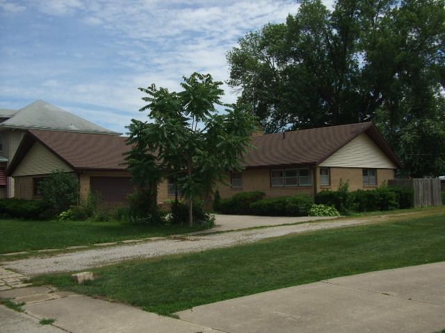 409 E Oak St, Fairbury, IL 61739