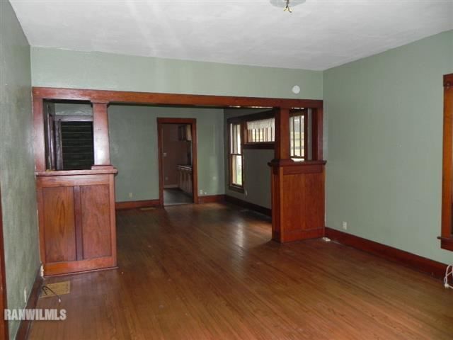 854 W Avon St, Freeport, IL 61032