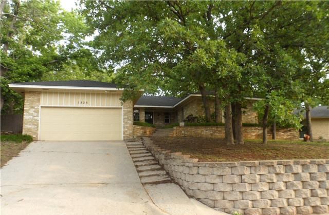 1825 N Oakhill Rd, Bethany, OK 73008
