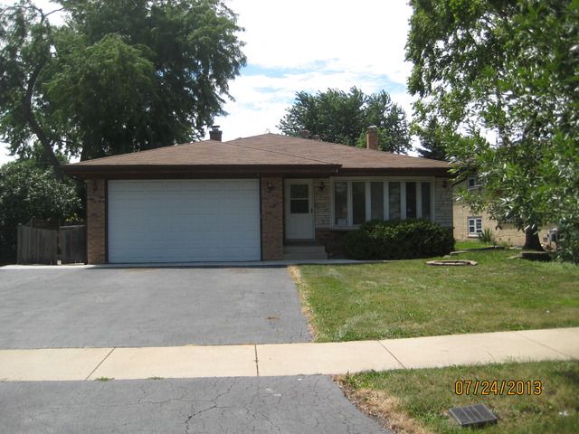 372 N Poplar Ave, Wood Dale, IL 60191