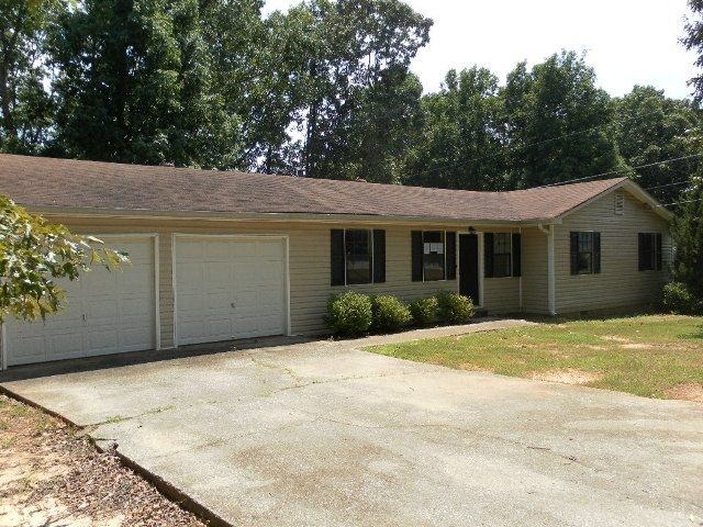 5819 S Quail Dr, Douglasville, GA 30135