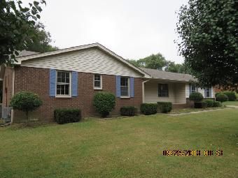 106 Bryan House Dr, Goodlettsville, TN 37072