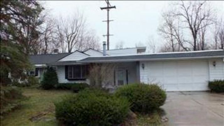 Suzann, Lambertville, MI 48144