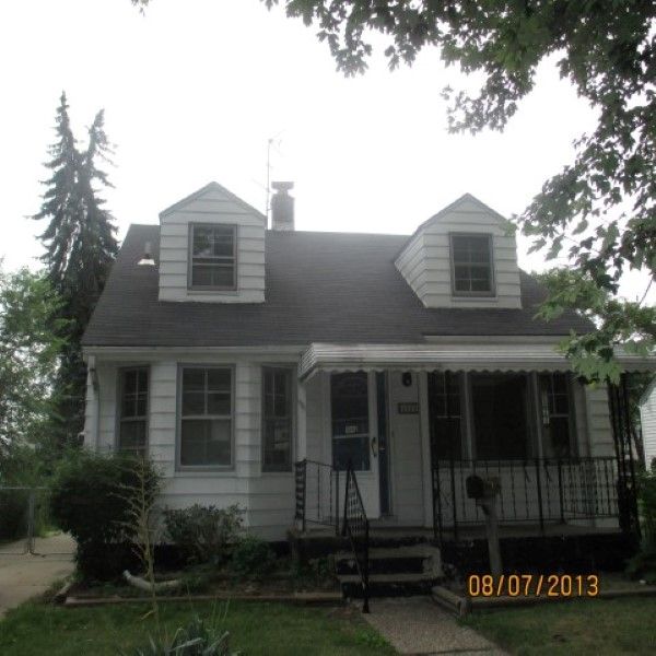 18580 Kingsville, Harper Woods, MI 48225