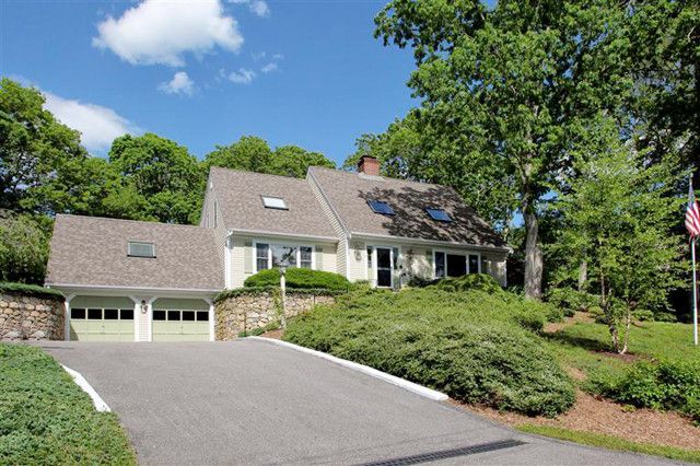 25 Rydal Mount Dr, Falmouth, MA 02540