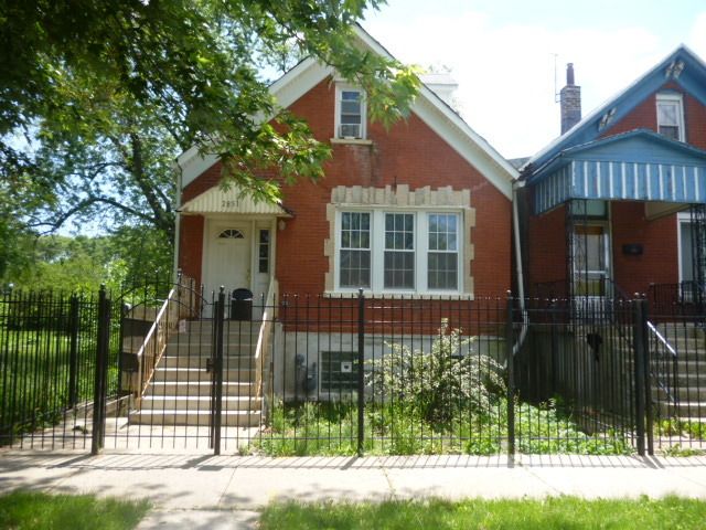 2851 W Arthington St, Chicago, IL 60612