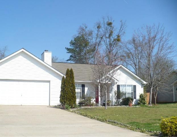 19 Canterbury Dr, Grantville, GA 30220