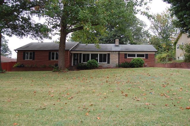 1407 Parkview Dr, Poplar Bluff, MO 63901