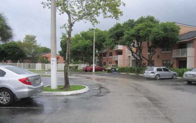 7100 Nw 179th St Apt 202, Hialeah, FL 33015