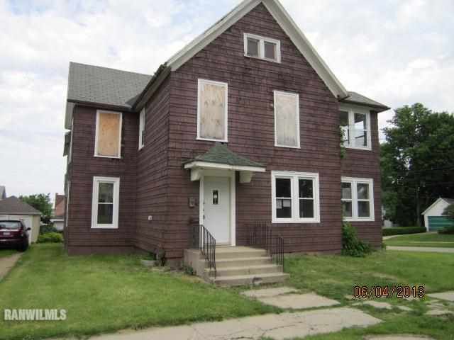604 S Carroll Ave, Freeport, IL 61032
